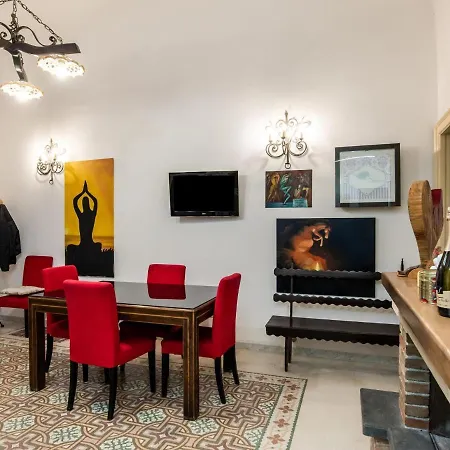 Apartament Homey In With Balcony