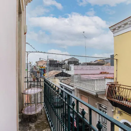 Homey In With Balcony Riposto